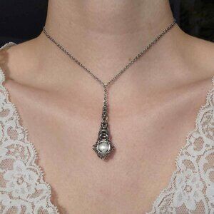 Vintage classic teardrop pearl and silver necklace